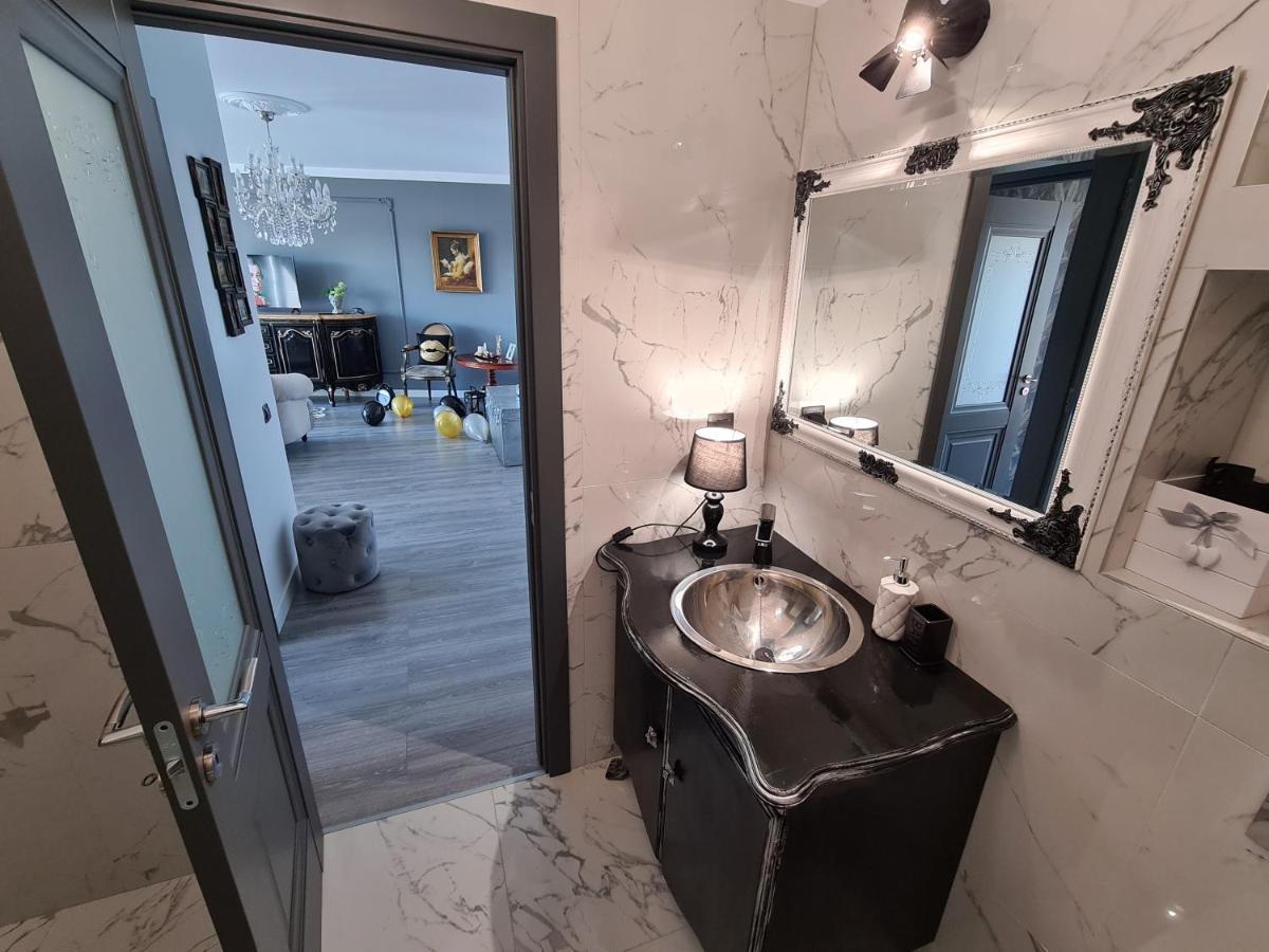 Parisian Apartment Cluj Экстерьер фото